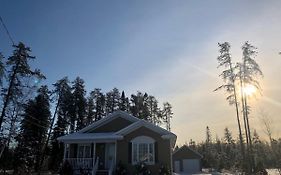 Le Chalet de Claude, au pied des Monts-Valin