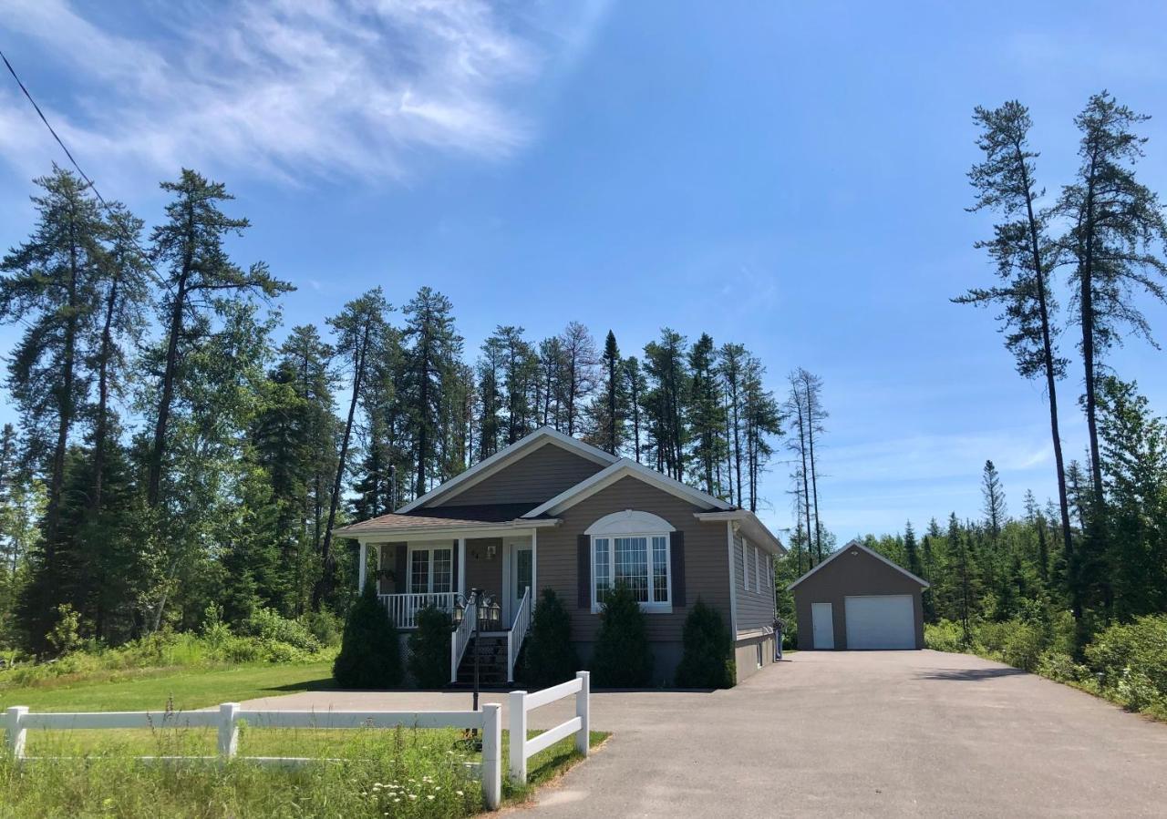 Le Chalet de Claude, au pied des Monts-Valin Saint-David-de-Falardeau Extérieur photo